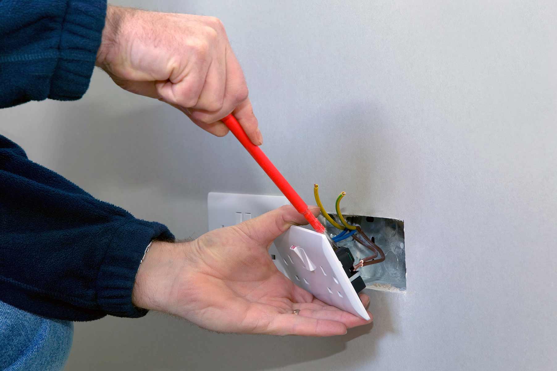 Our electricians can install plug sockets for domestic and commercial proeprties in Elmers End and the local area. 